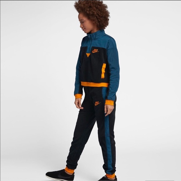 NWT Nike Women’s Fleece Sportswear Pants - Picture 2 of 8